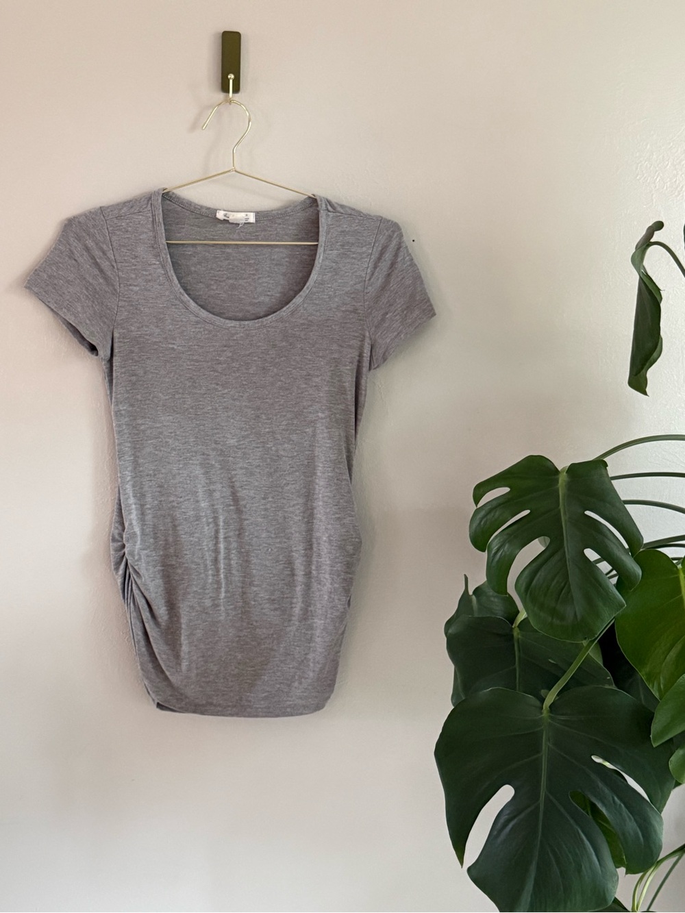 👶🏼Maternity Bundle 3/$20👶🏼 
Scoop Neck Short Sleeve Tee